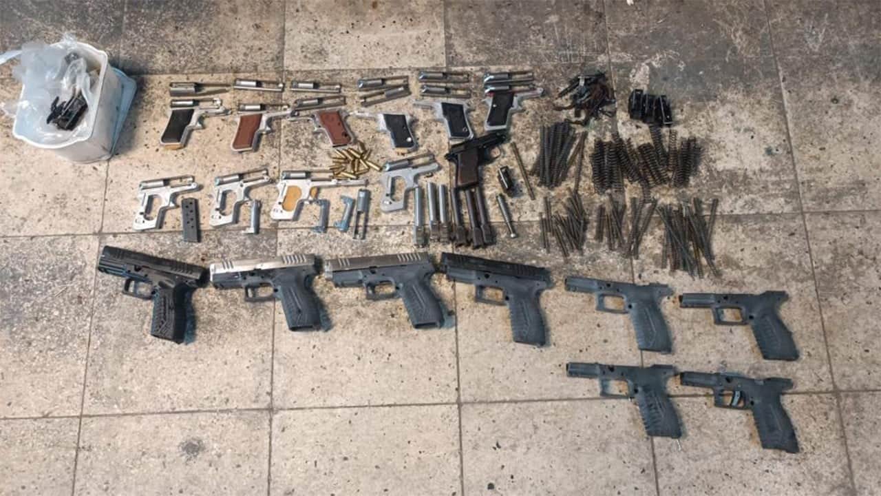 Silah tacirlerine büyük darbe İzmir merkezli 2 ilde 13 gözaltı