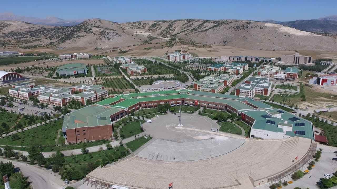 Sınav soruları sızdırılmıştı: Süleyman Demirel Üniversitesi'nden yaşanan skandalla ilgili flaş açıklama