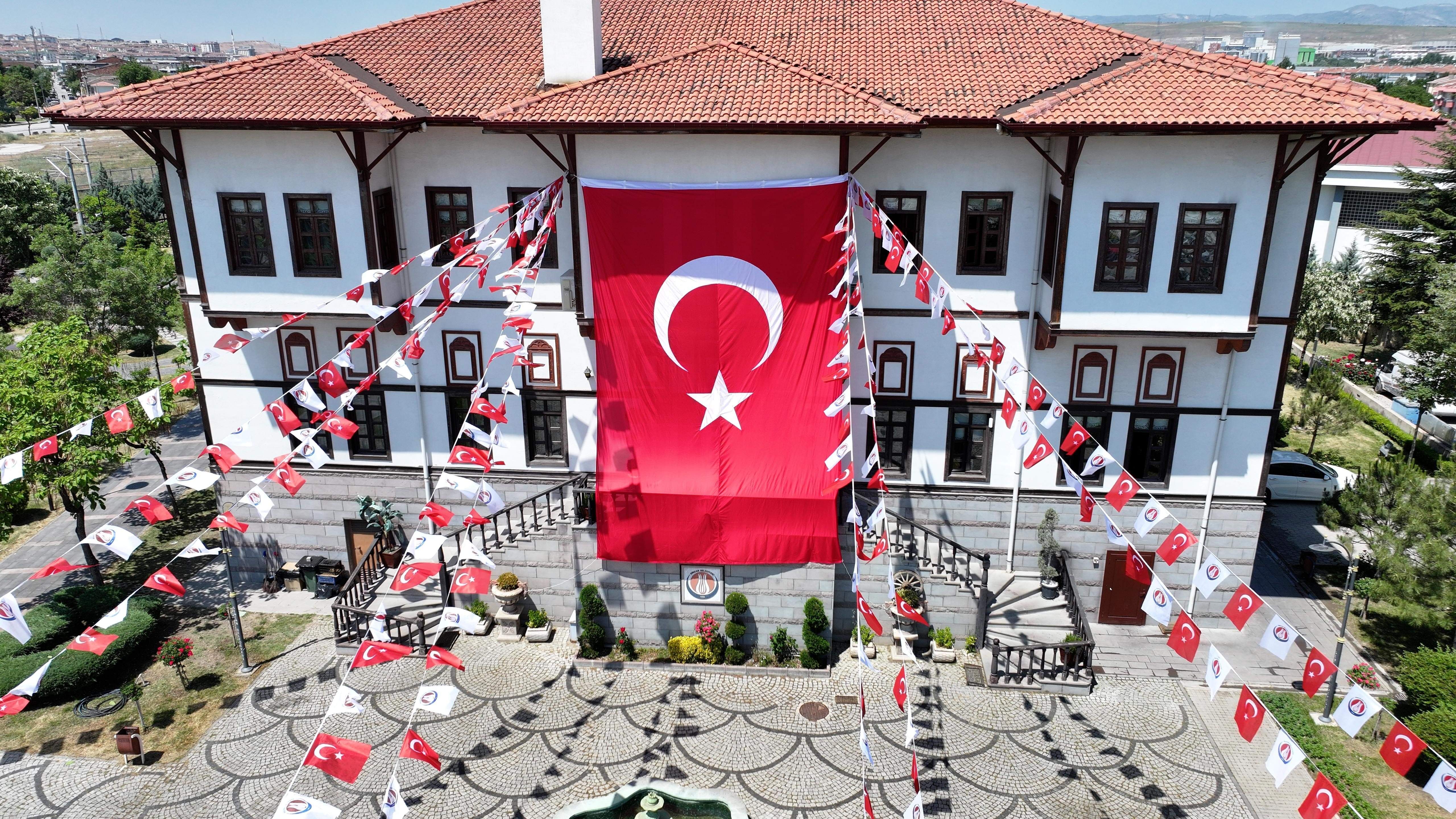 Sincan kırmızı beyaza büründü: Milli heyecanla tek yürek oldu