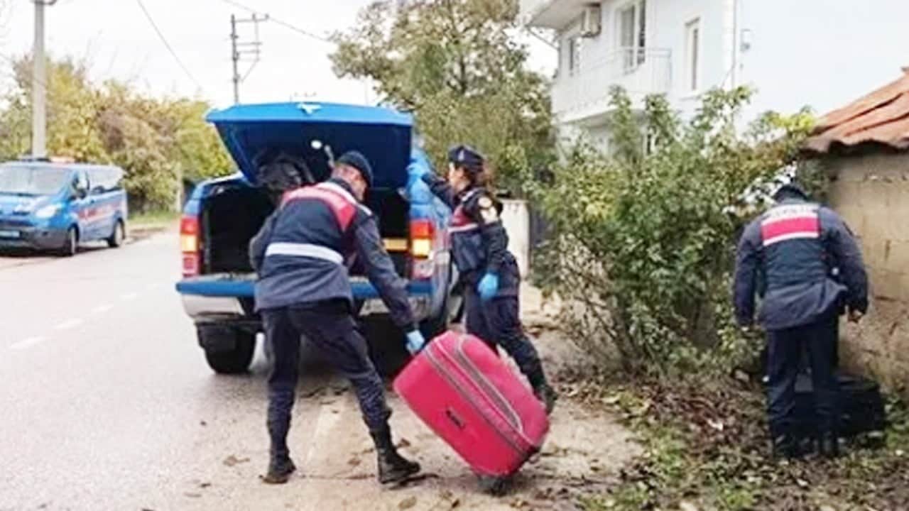 Sırt çantası yol kenarında bulundu! İnegöl'de tuhaf olay: Paniğe neden oldu... Hareketli dakikalar!