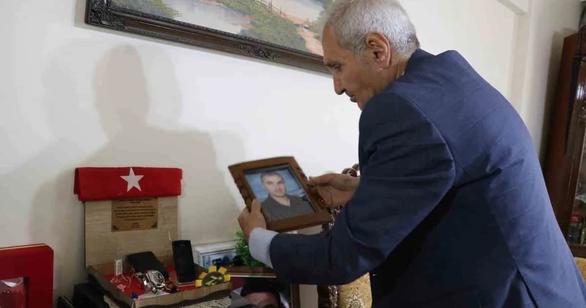 Sivas'ta şehit polis babasından vefa: Oğlunun evini 14 bin kitapla yaşatıyor