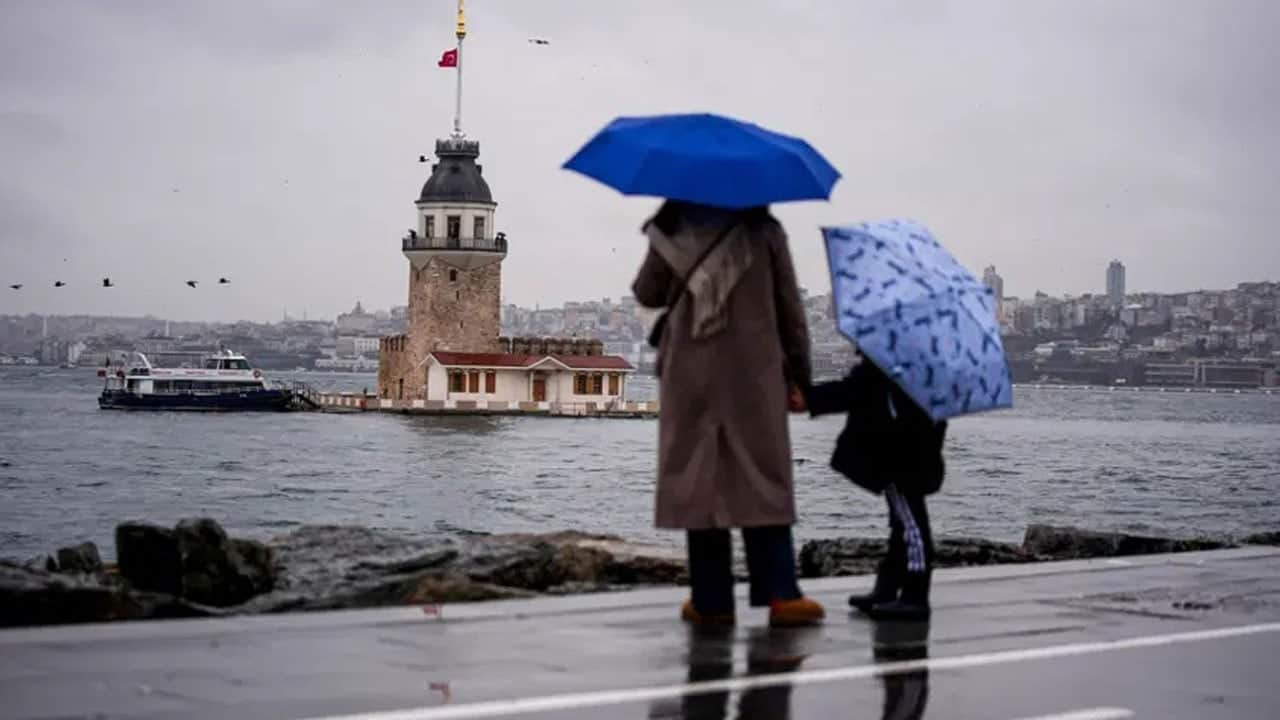 Soğuk hava ve yağmur geliyor! İstanbul’da hava 10 derece birden düşecek