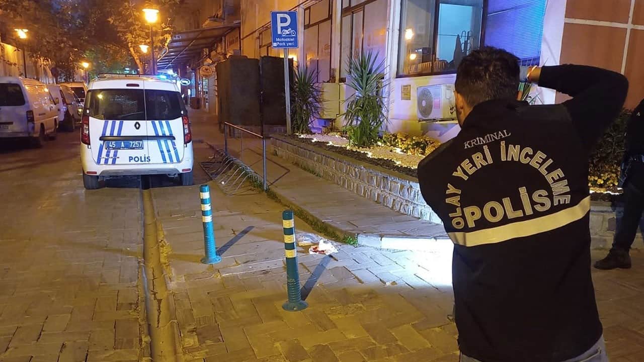 Sokak ortasında bıçaklı kavga: 1 kişi yaralandı