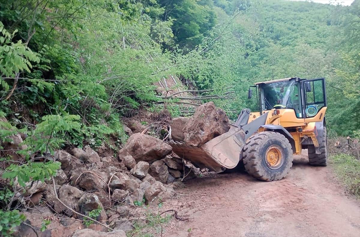 Son 24 saatte 214 heyelan meydana geldi! Büyükşehirde alarm verildi