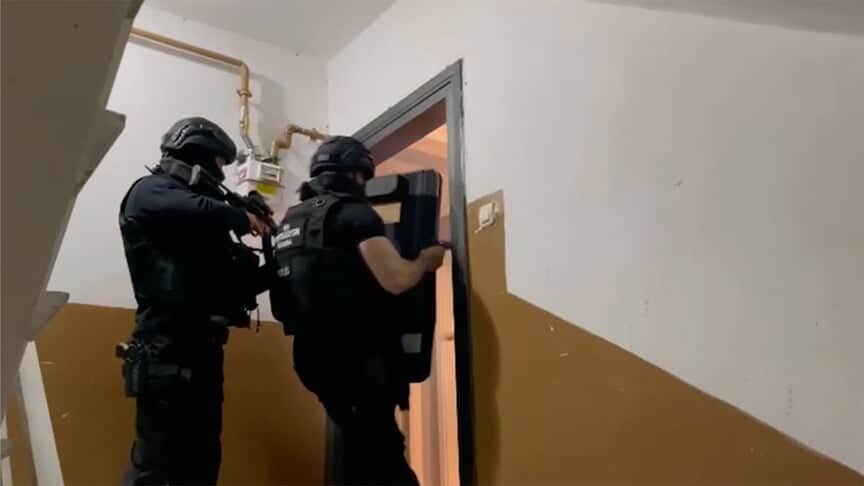 Sosyal medya üzerinden propaganda yapıyorlardı! O DEAŞ’lılar yakalandı