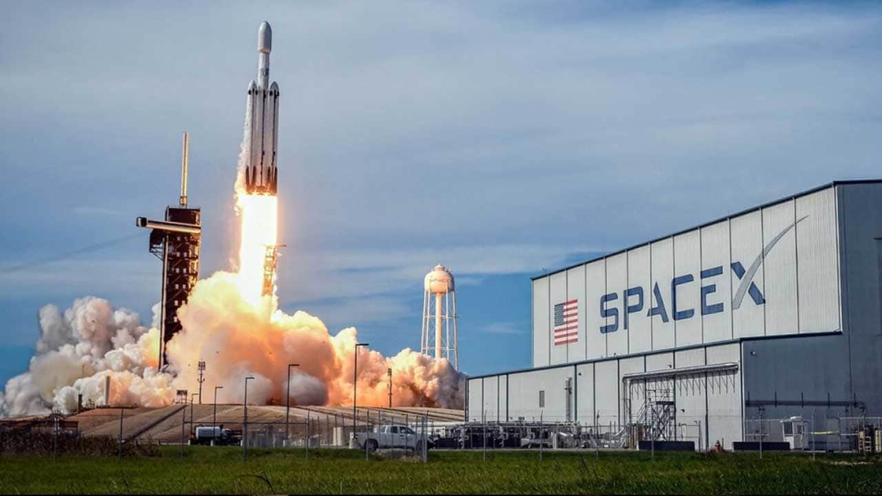 SpaceX, hisse başına 135 dolardan halka arz planlıyor