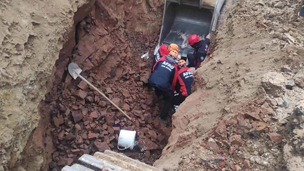 Su hattı kazısında göçük faciası! Toprak altında kalan işçi hayatını kaybetti