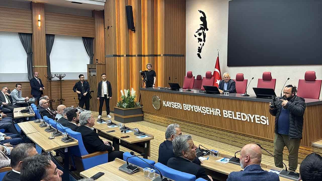 Süper Lig'e veda eden Kayserispor için kent protokolü tek yürek oldu! Zirvenin adresi Kayseri Büyükşehir Belediyesi!