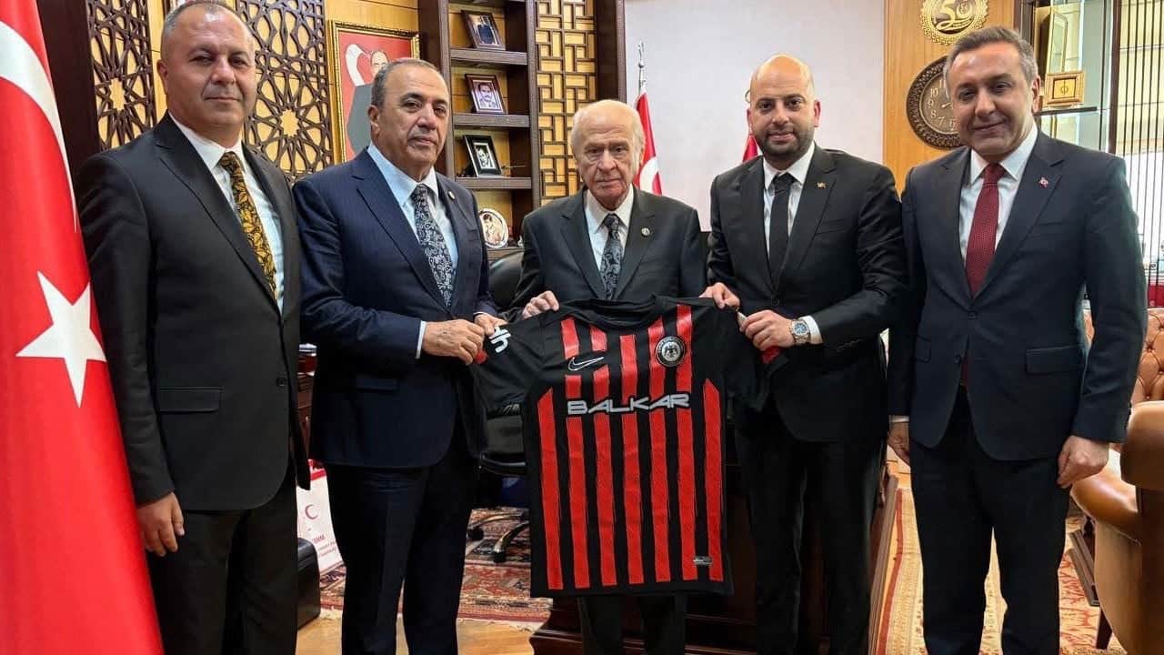 Süper Lig’e yükselen Çorum FK’dan Devlet Bahçeli’ye hediye