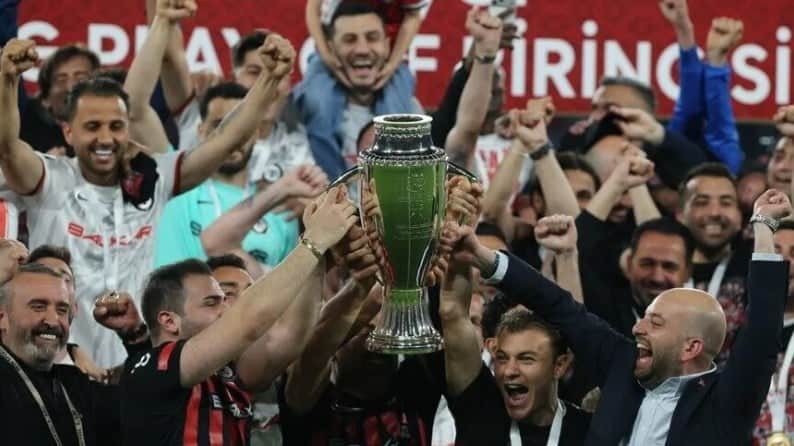 Süper Lig'in yeni ekibinde transferde son durum: 7 futbolcu gitti, 9 futbolcu geldi