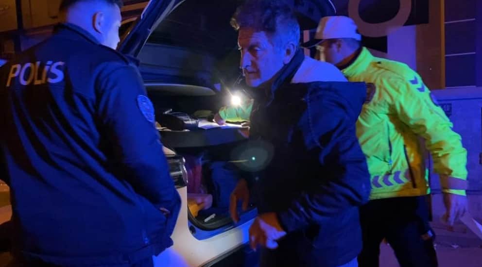 Sürücü alkollü yakalananınca bakın ne yaptı