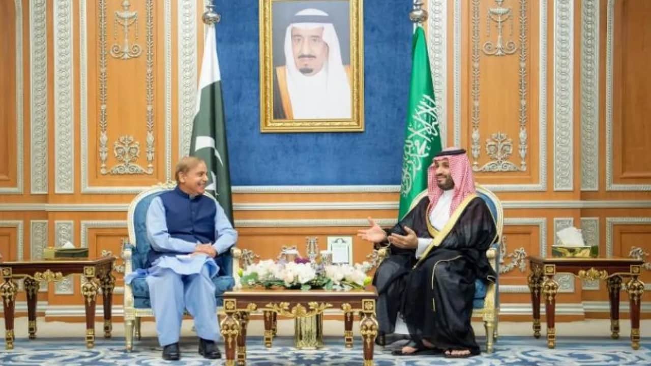 Suudi Arabistan Veliaht Prensi bin Selman, Pakistan Başbakanı Şerif ile bir araya geldi