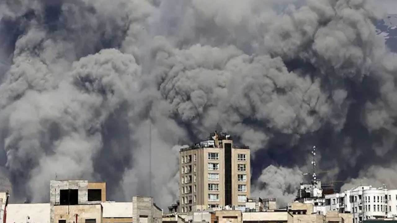 Tahran'da kan verme merkezlerinde yoğunluk oluştu