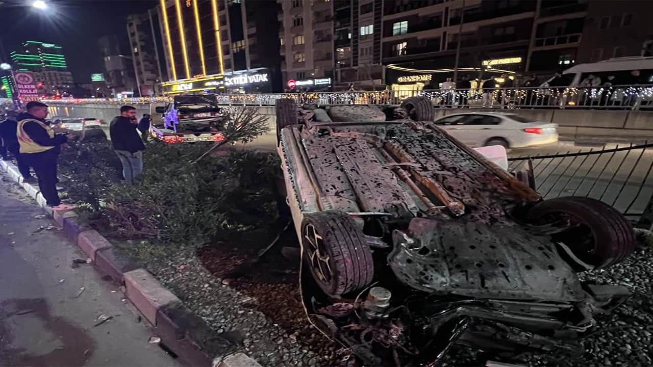 Takla atan araçlardan yürüyerek çıktılar
