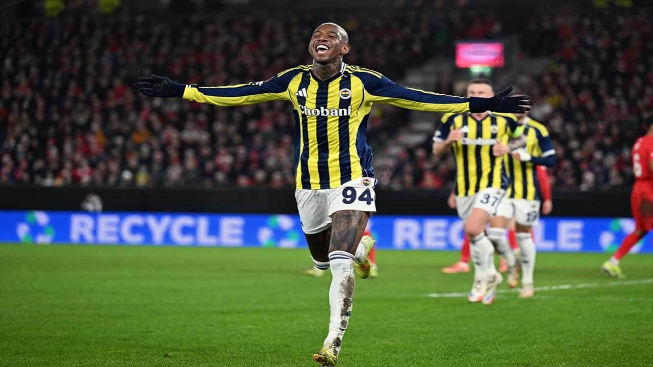 Talisca topu eve götürdü
