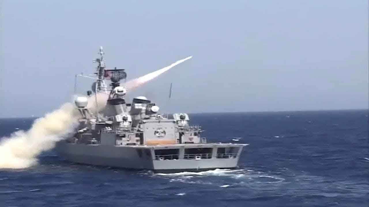 Tarihi fırkateyn Boğaz'a iniyor! TCG Yavuz halka açılıyor!