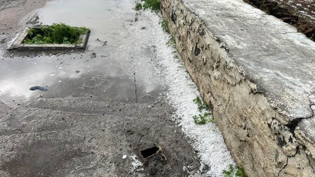 Tarım arazilerini dolu vurdu