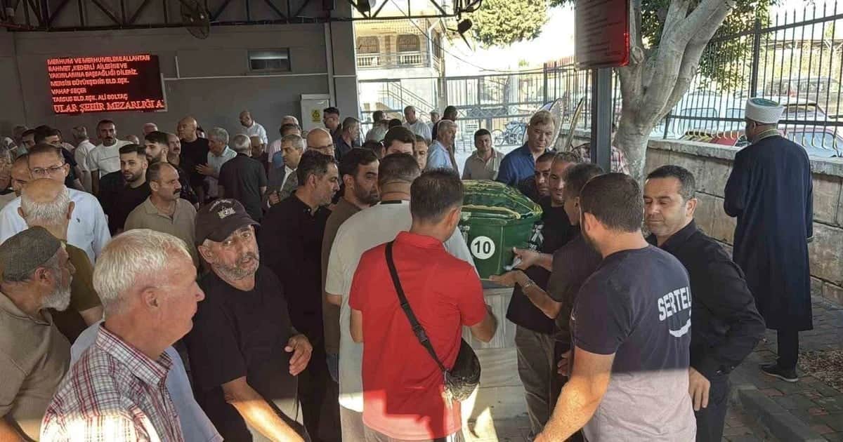 Tarsus'ta kahvehane saldırısında hayatını kaybeden antrenör Mehmet Atlı toprağa verildi