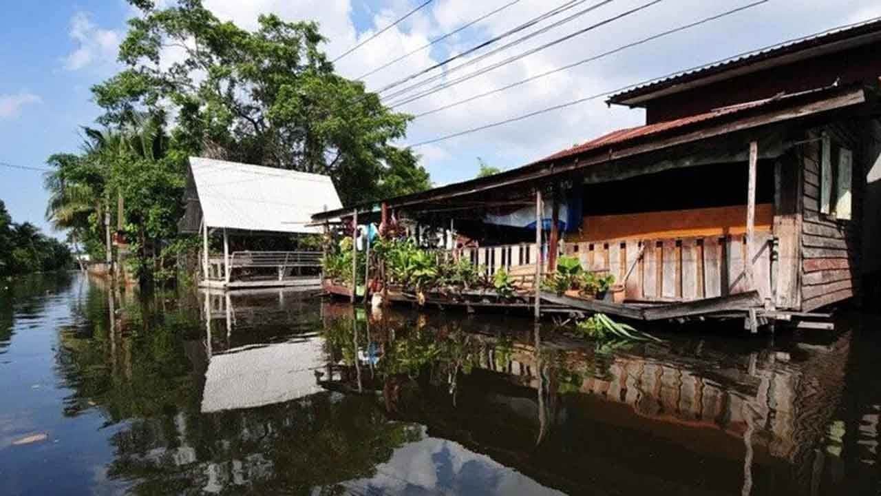 Tayland’ın başkenti Bangkok sular altında: 50 bölge afet alanı ilan edildi