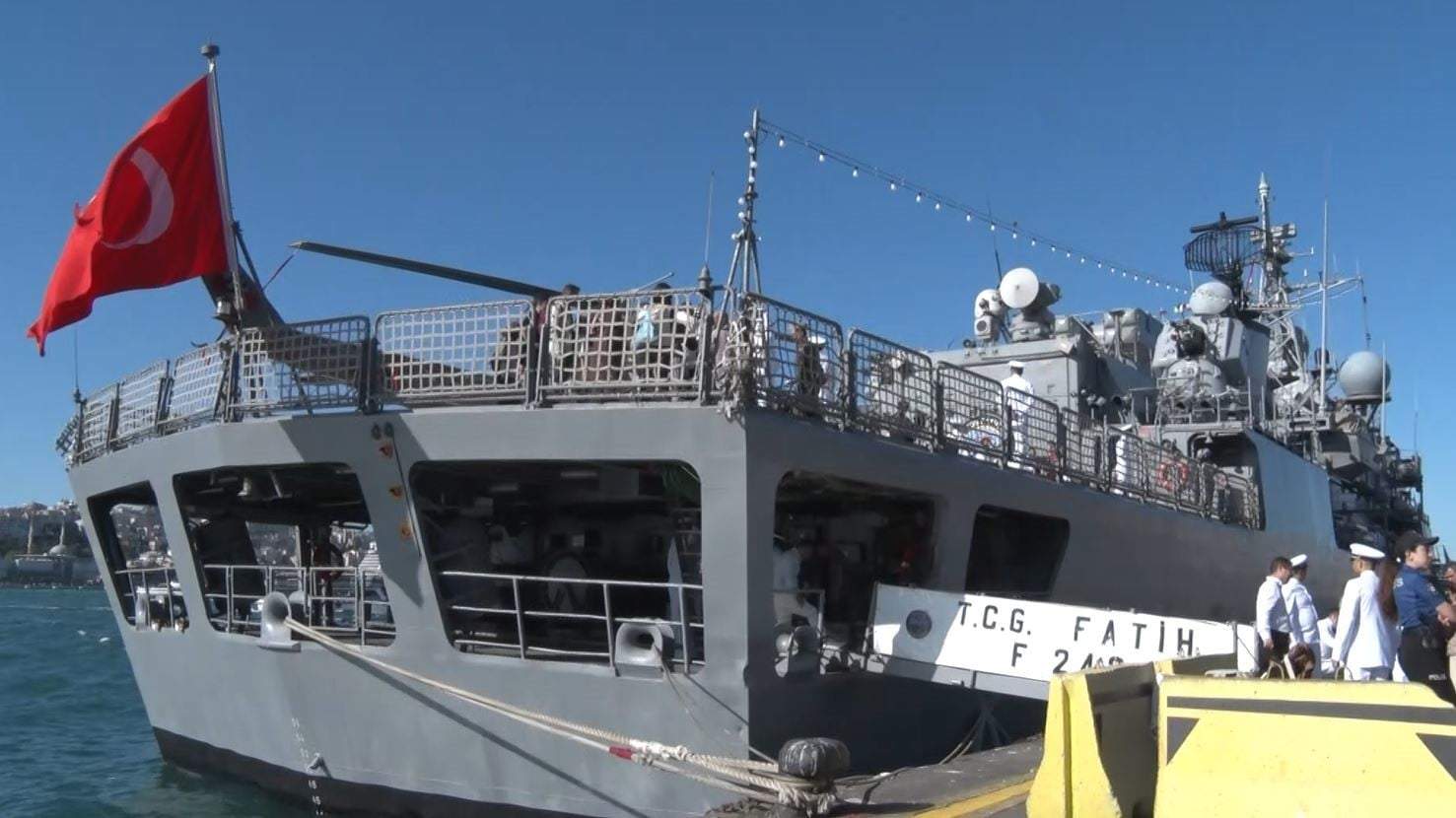 TCG Fatih-Fırkateyn Gemisi, Sarayburnu Limanı’nda ziyarete açıldı