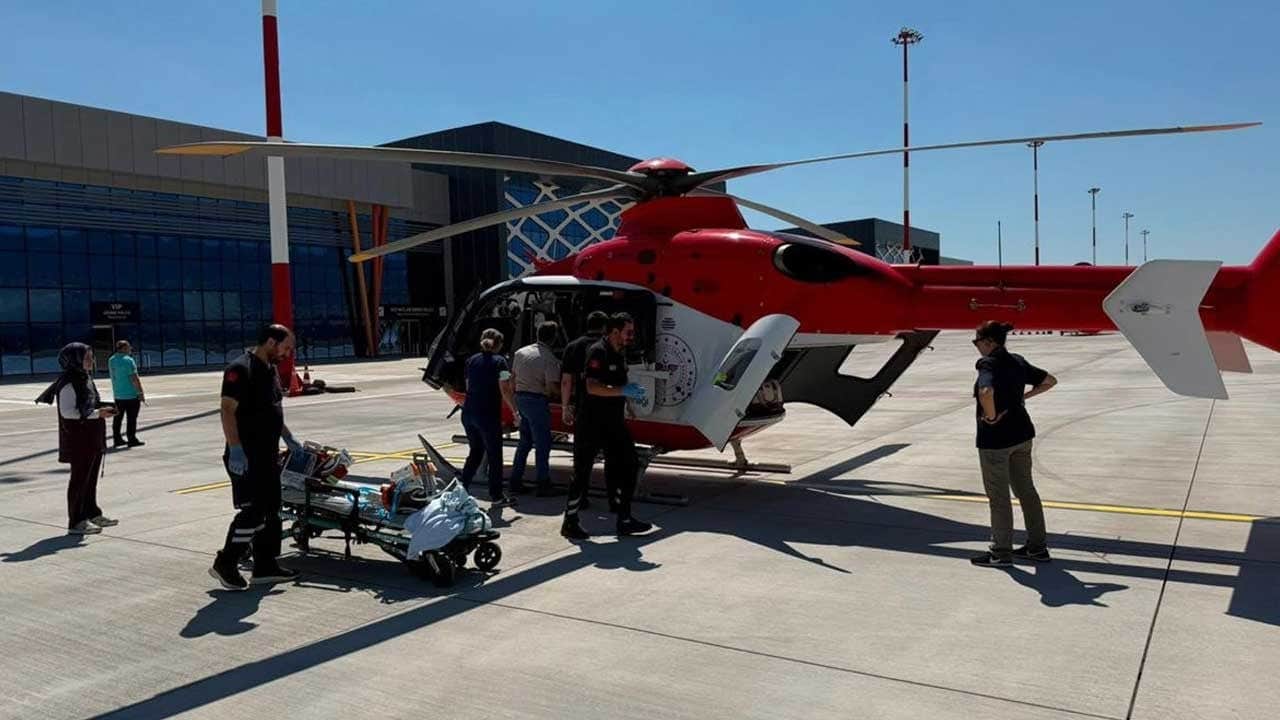 Tedavi gören 4 aylık bebek ambulans helikopterle İstanbul'a sevk edildi
