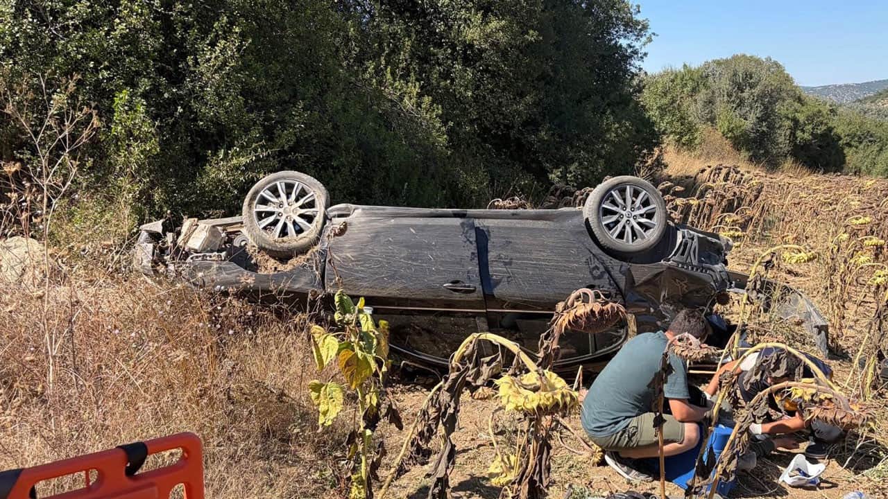 Teker mıcır zemine denk geldi! Otomobil tarlaya savruldu