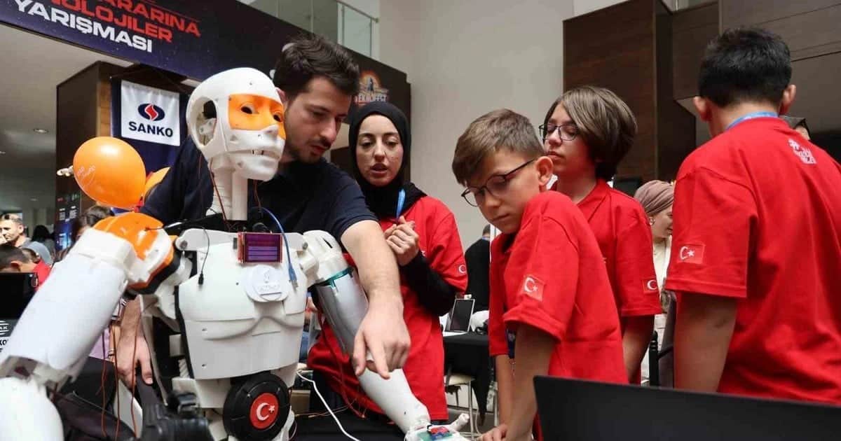 TEKNOFEST Güneydoğu Diyarbakır'da başladı, 11 kategoride 677 finalist takım yarışıyor