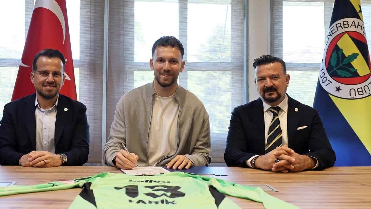 Trabzonspor iddiaları sonrası Fenerbahçe Tarık'a imzayı attırdı