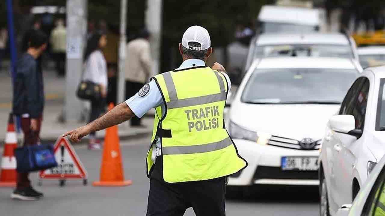 Trafikte aracından inip başka bir araca saldırdı: Binlerce liralık ceza yedi