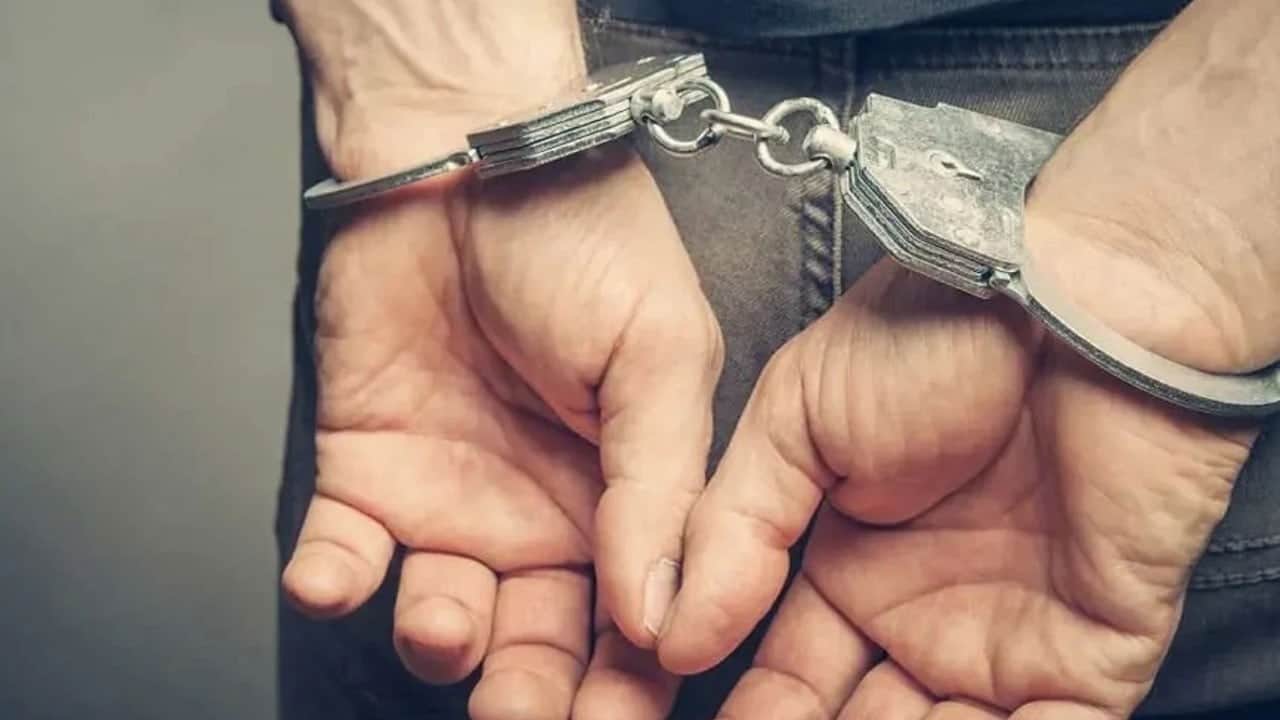 Tüfekle sokağa çıkıp yoldan geçen 5 kişiyi vurdu