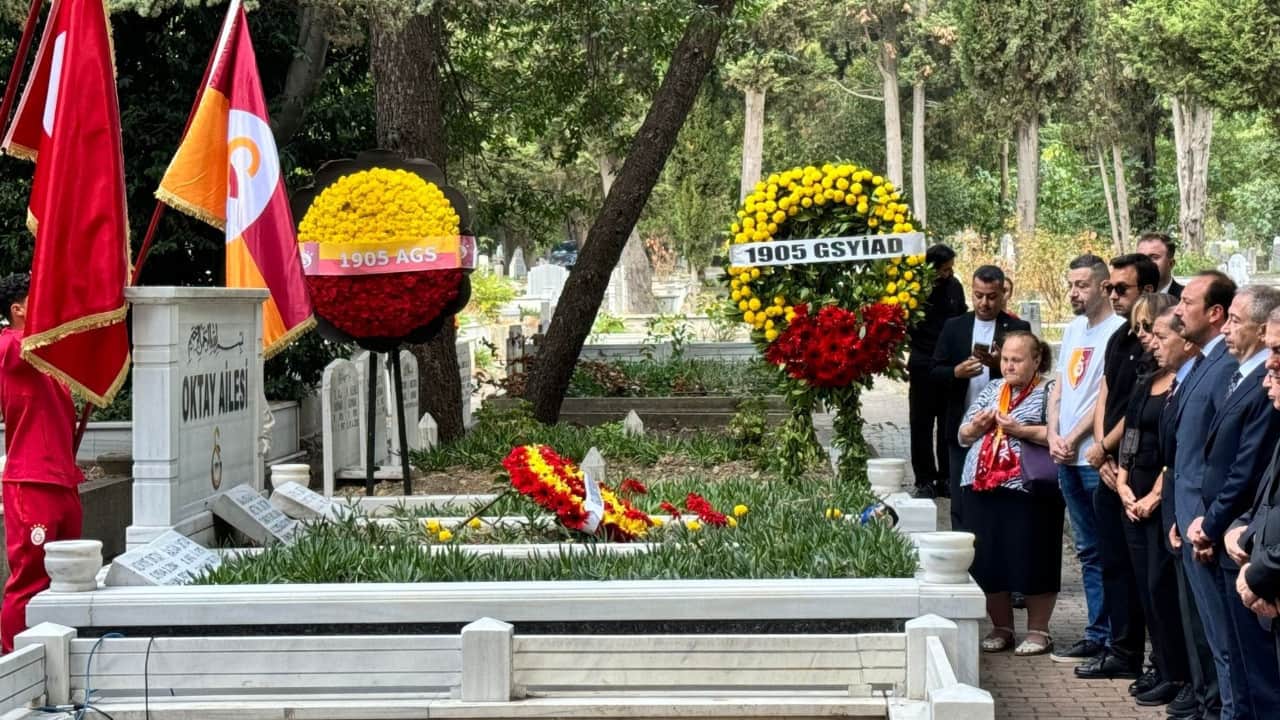 Türk futbolunun ve Galatasaray'ın efsane ismi Metin Oktay mezarı başında anıldı