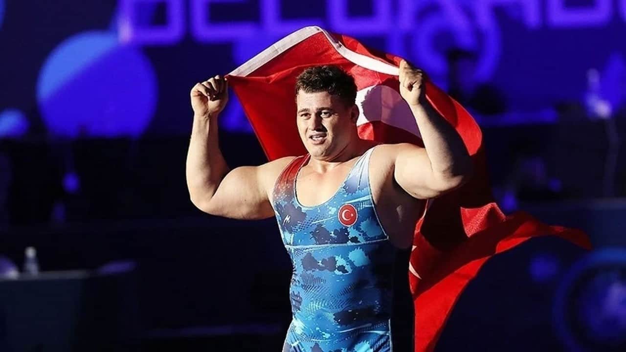 Türk güreşinin efsane ismine fahri doktora ödülü