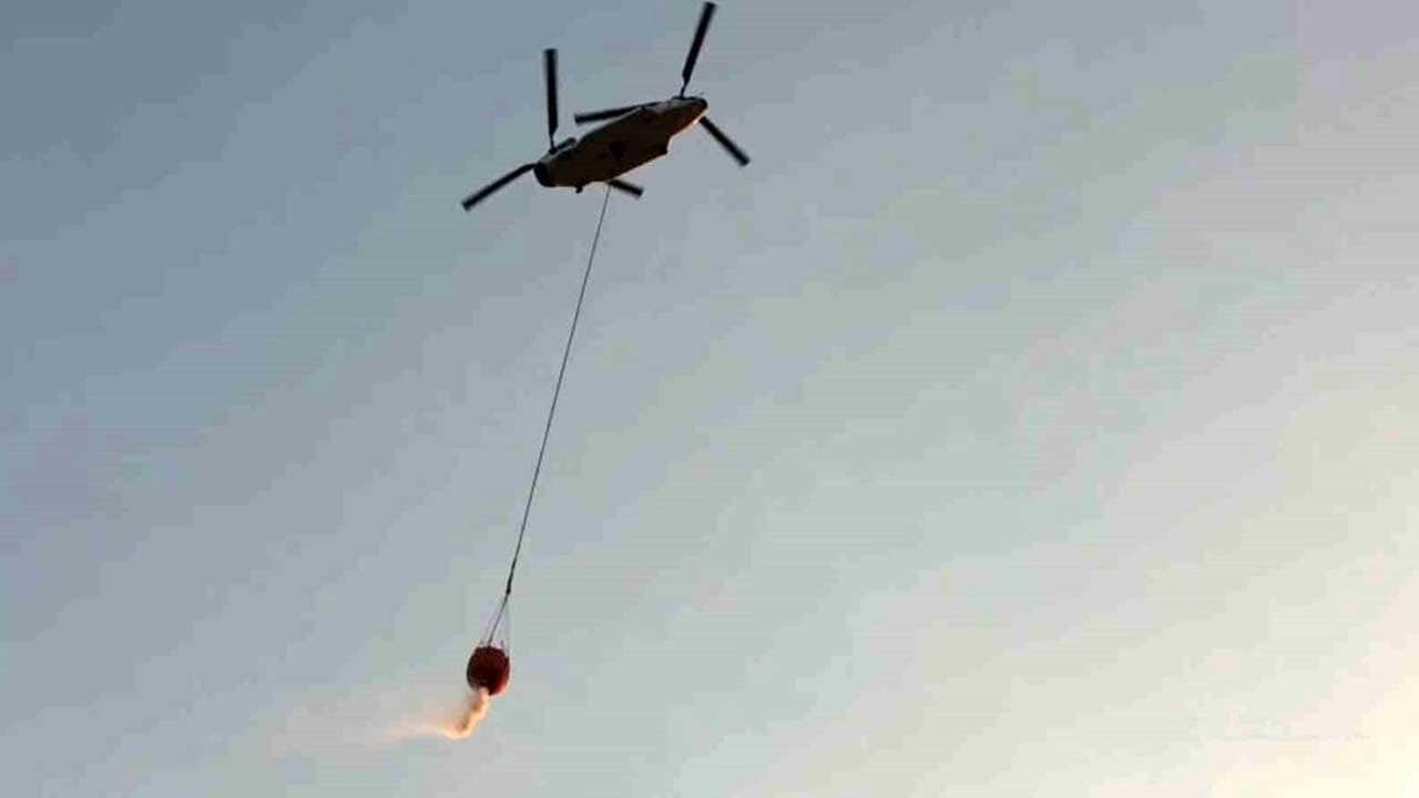 Türkiye'nin en büyük yangın söndürme helikopteri CH-47 Chinook, sahaya indi