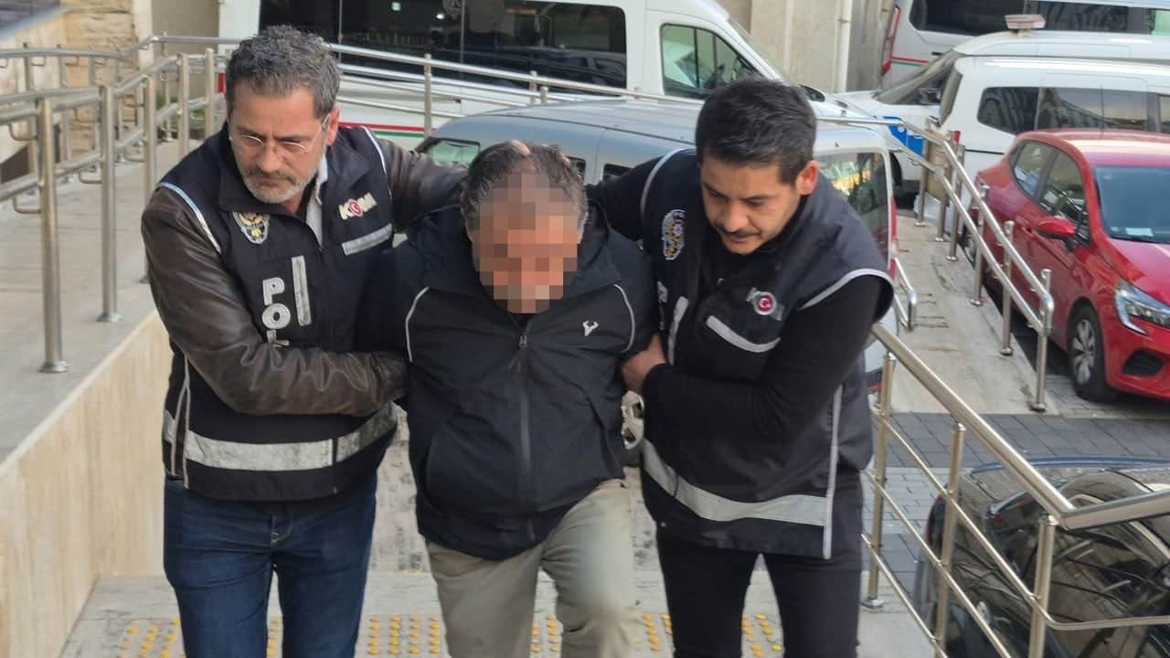 Üfürükçü yüzlerce kişiyi kandırdı! Muska yazıp servet kazandı