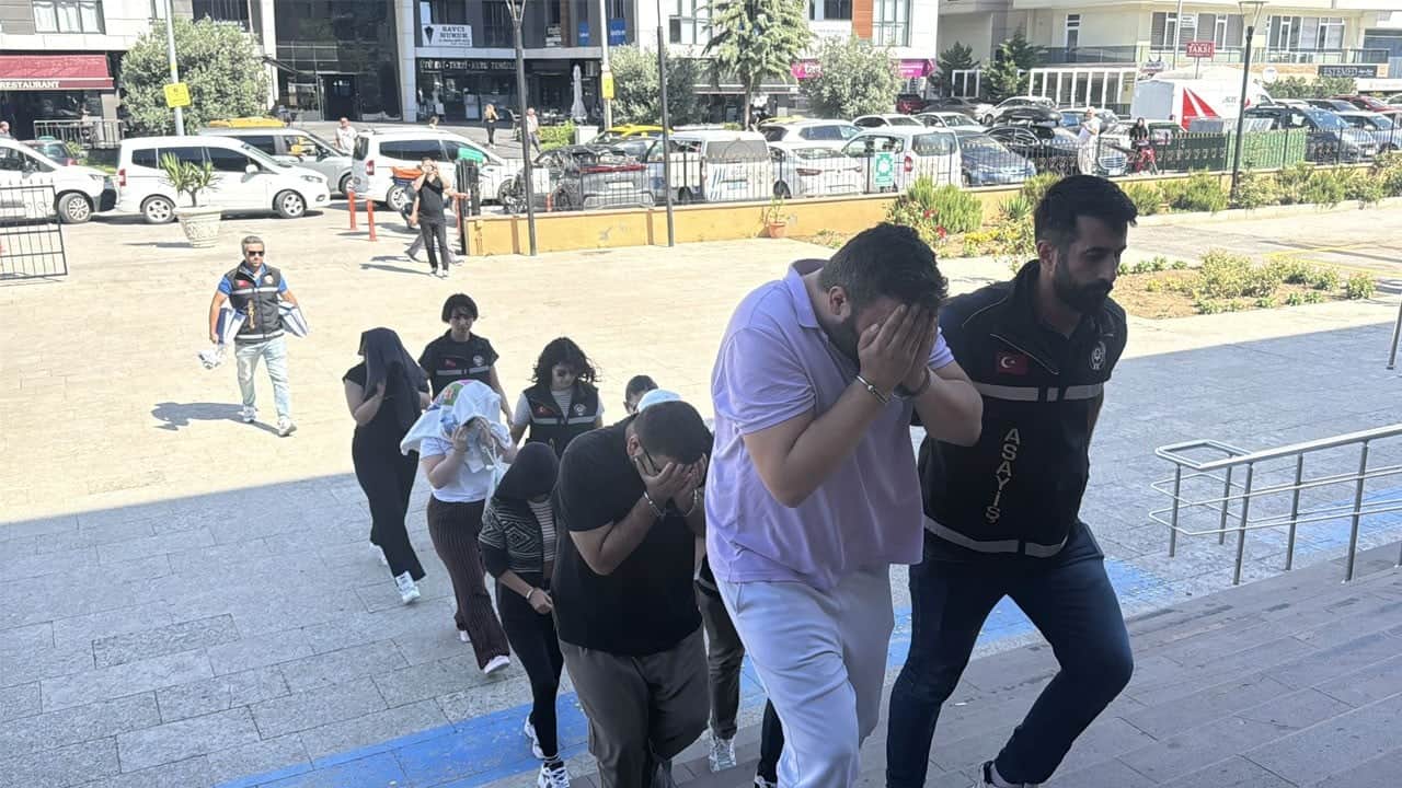 Üniversitelileri fuhşa teşvik eden çeteye gözaltı