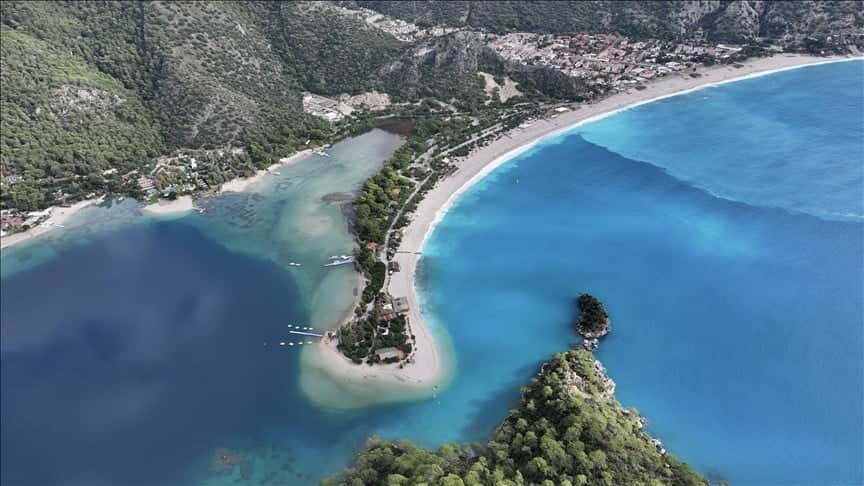 Ünlü turizm merkezi Ölüdeniz'in rengi turkuaza döndü