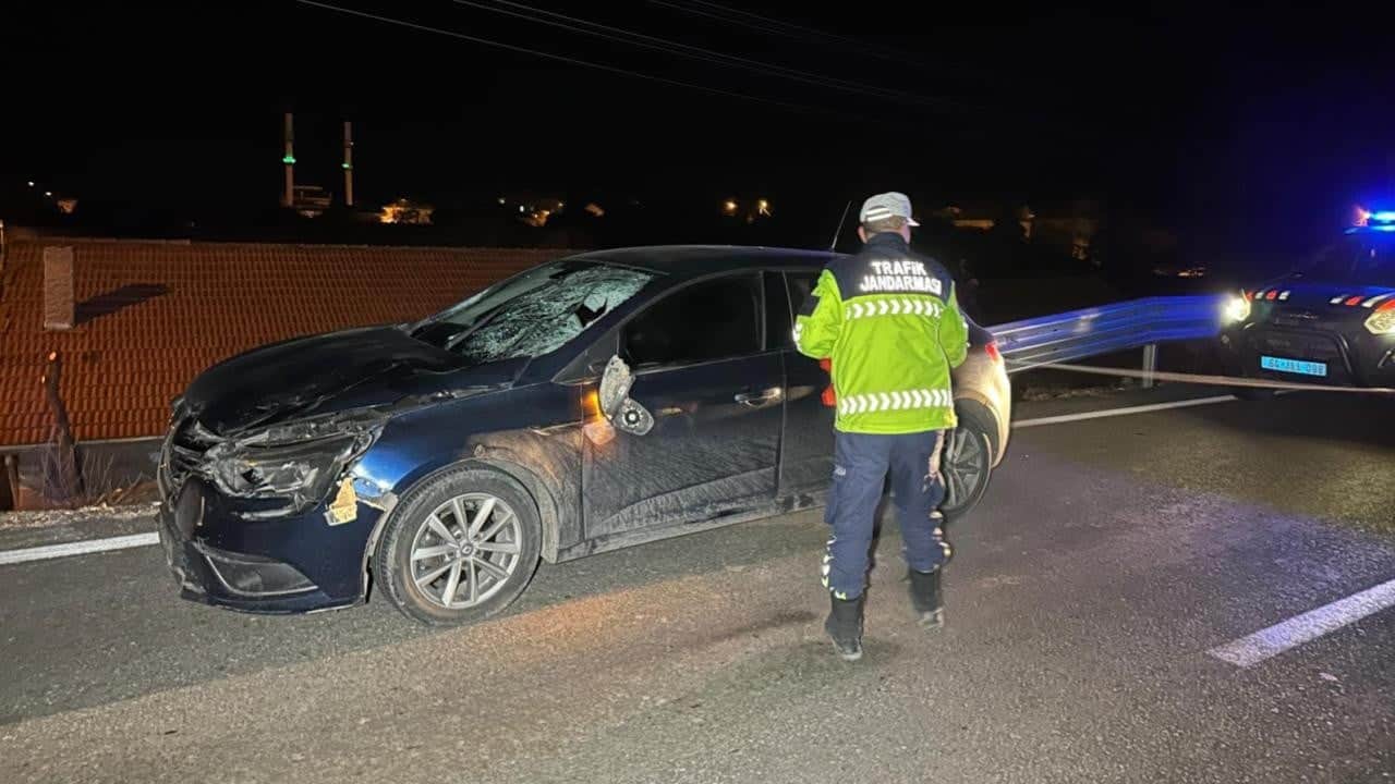 Uşak'ta otomobil yayalara çarptı: 3 ölü