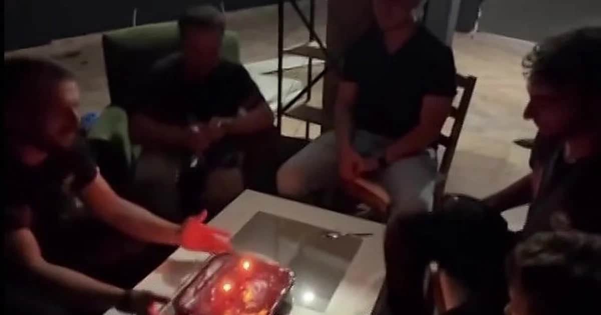 'Usta bu motor bitti' mesajı 01.30'da geldi, kamerayı açan usta motosikleti hediye etti