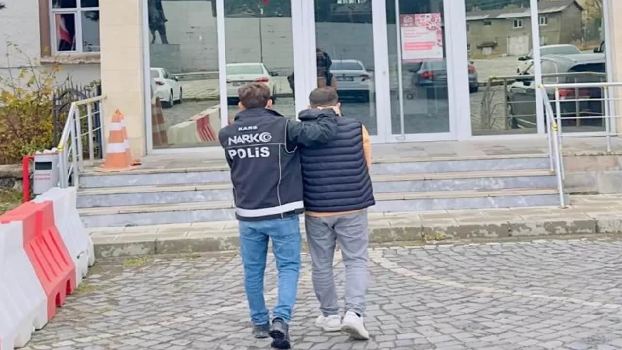 Uygulamada uyuşturucu ile yakalandı! Mesleği, ekipleri şok etti