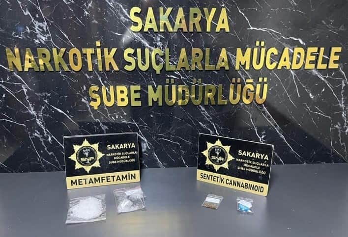 Uyuşturucu sevkiyatı otoyol gişesinde engellendi: 2 tutuklama
