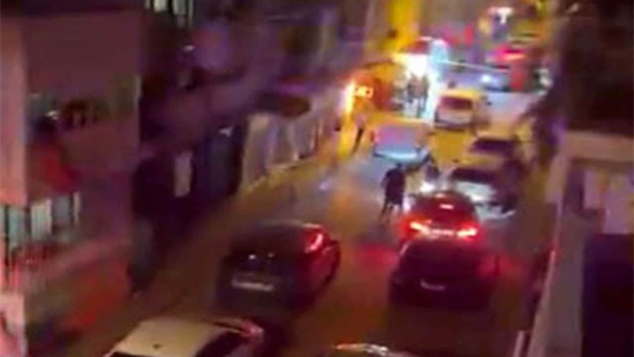 ‘Vahşi Batı’ İzmir’de sokakta silahlı çatışma: 5 yaralı!