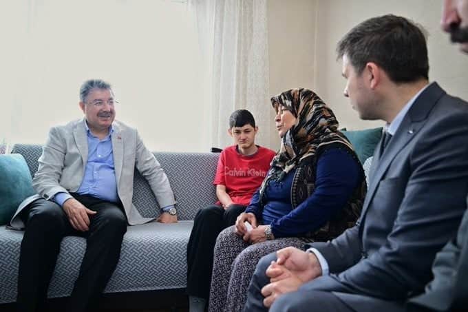 Vali Yılmaz, engelli Mehmet Doğan ve ailesini ziyaret etti