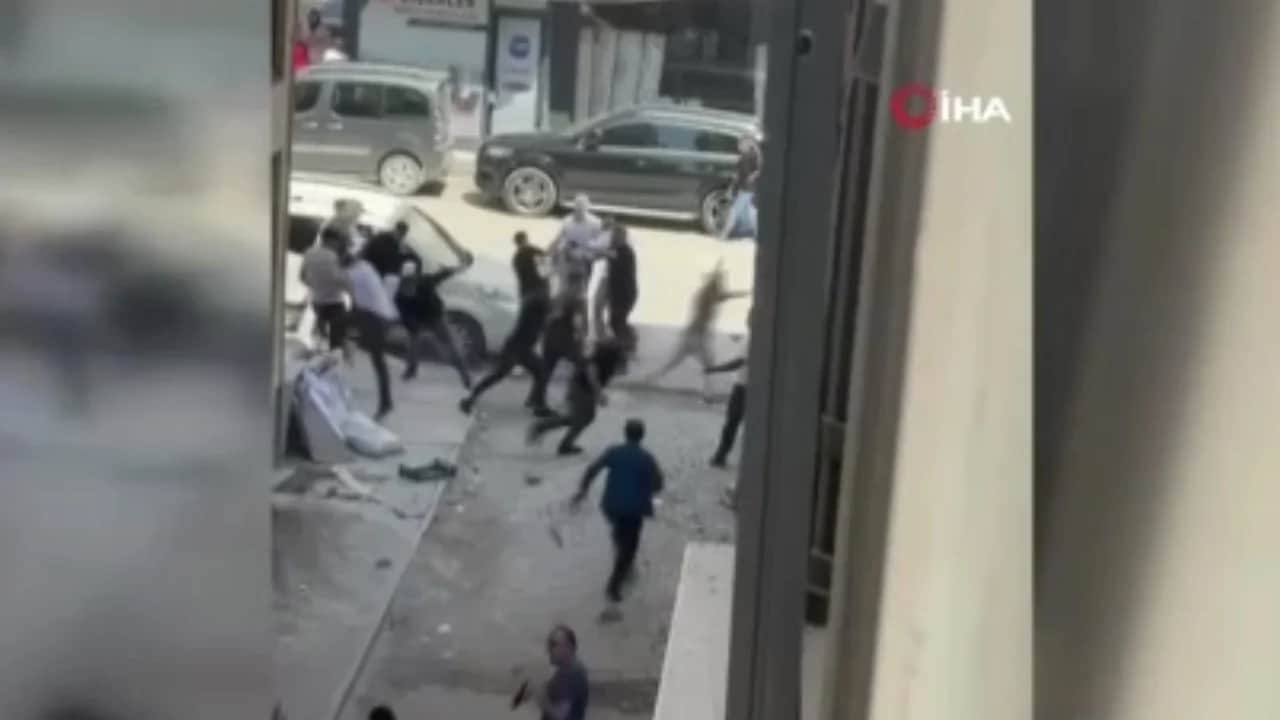 Van'da meydan savaşında iki aile taşlı sopalı biribirine girdi