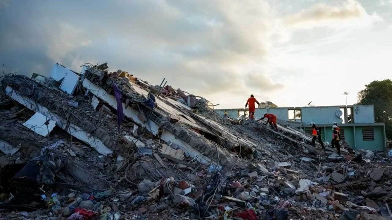 Venezuela'daki depremlerde hayatını kaybedenlerin sayısı 4 bin 490'a yükseldi