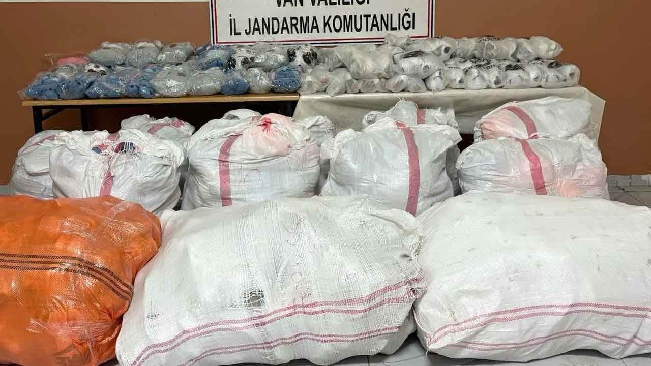 Vur patlasın çal oynasın diyen kaçakçılara jandarma tokadı! Başkale'de milyonluk vurguna geçit verilmedi!