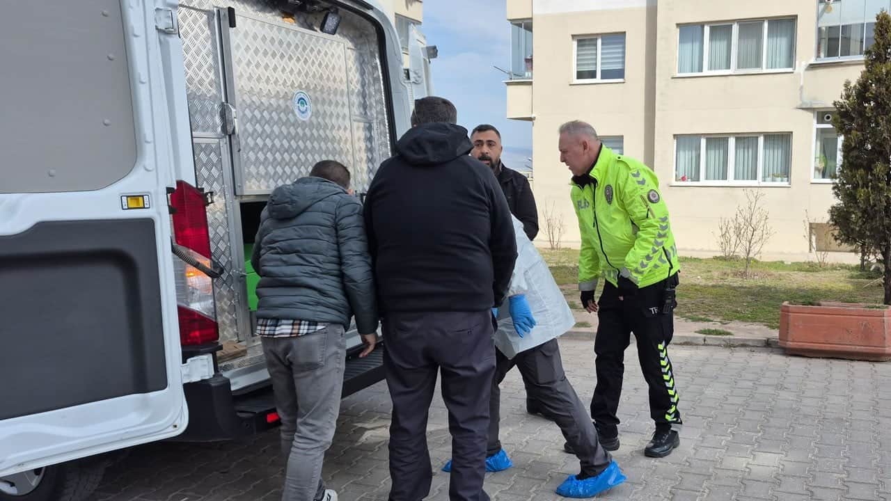 Yakınları haber alamadı! 79 yaşındaki kadın evinde ölü bulundu