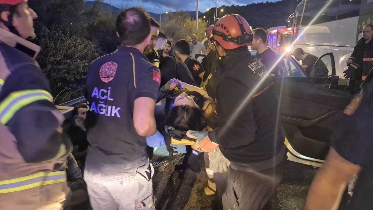 Yalova’da 7 araç birbirine girdi: 11 yaralı
