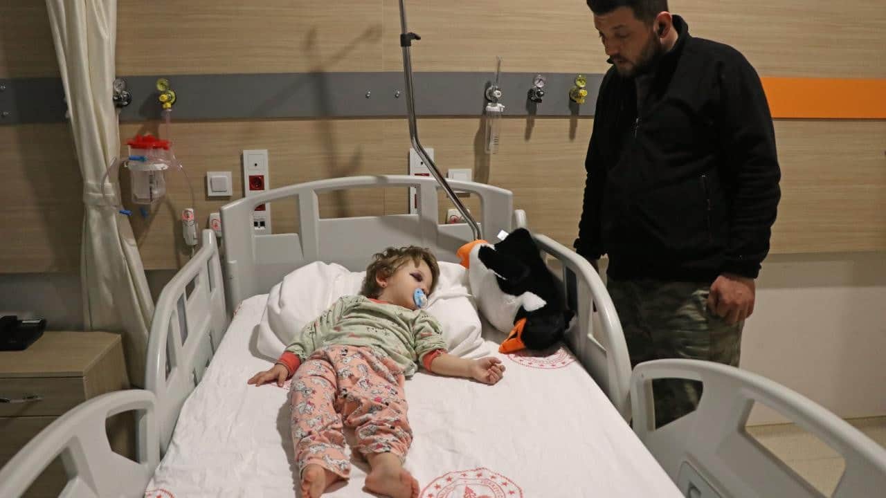 Yalova’da komşu dehşeti: 14 aylık bebeğin kafasını odunla çatlattılar!