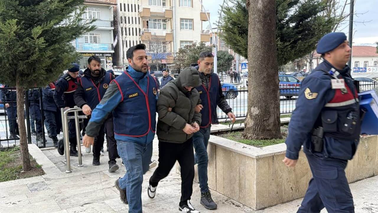 Yasa dışı bahis ve dolandırıcılık çığ gibi büyüyor 100 milyon lira ve 16 gözaltı