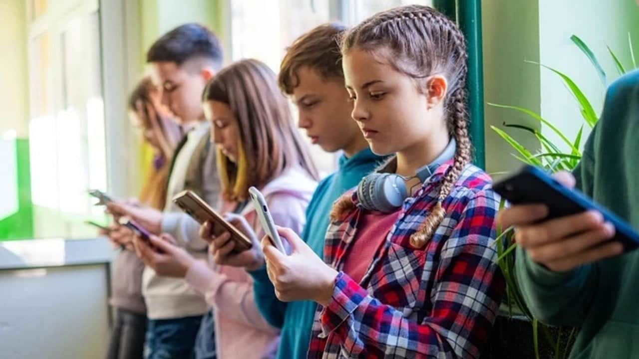 Yasak yürürlüğe girdi: İlkokul ve kreşlere akıllı telefon sokulamayacak